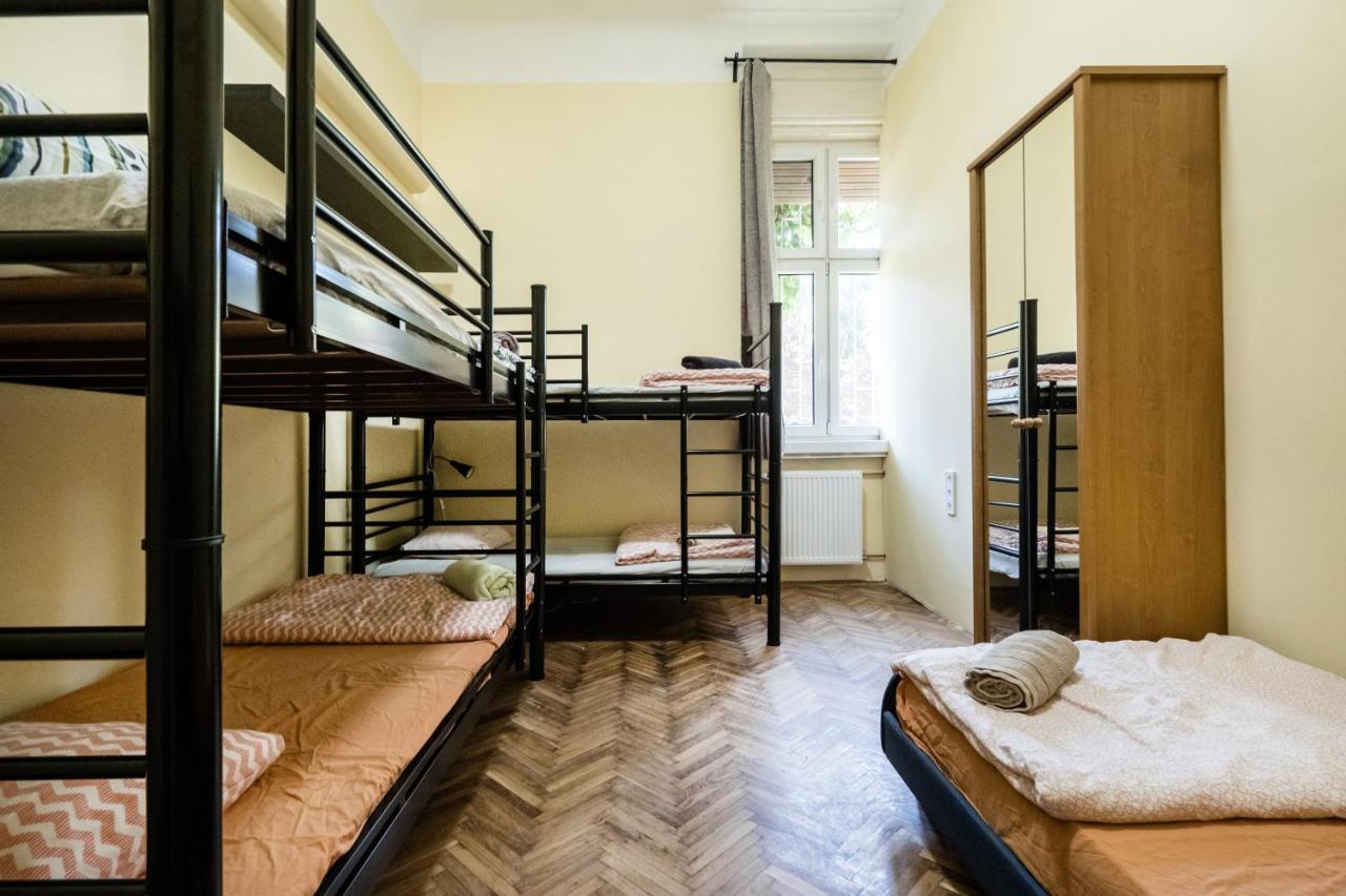 Baroque Hostel & Coworking Будапеща Екстериор снимка